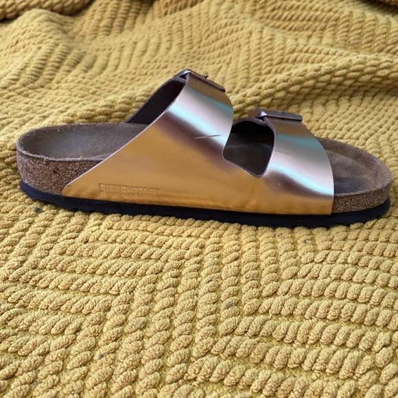 Rose gold Birkenstock Women's Arizona Soft Footbed
Slide Sandals size 39 - Picture 10 of 12
